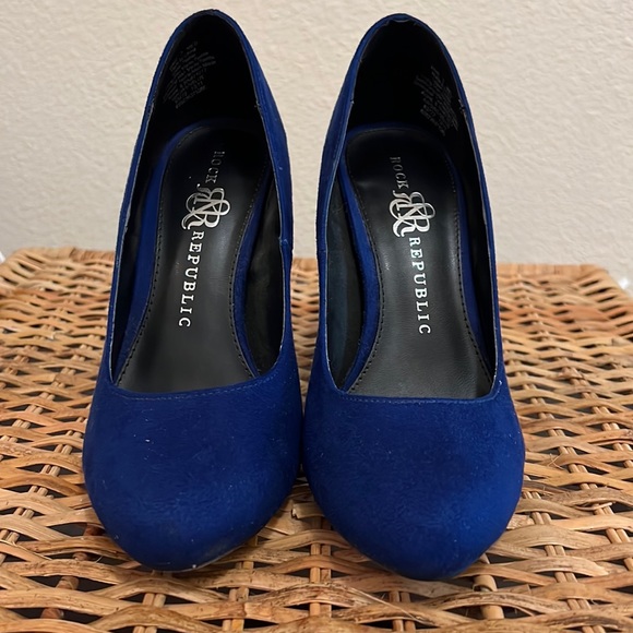 Rock & Republic Blue Faux Suede‎ Heels - Picture 1 of 5